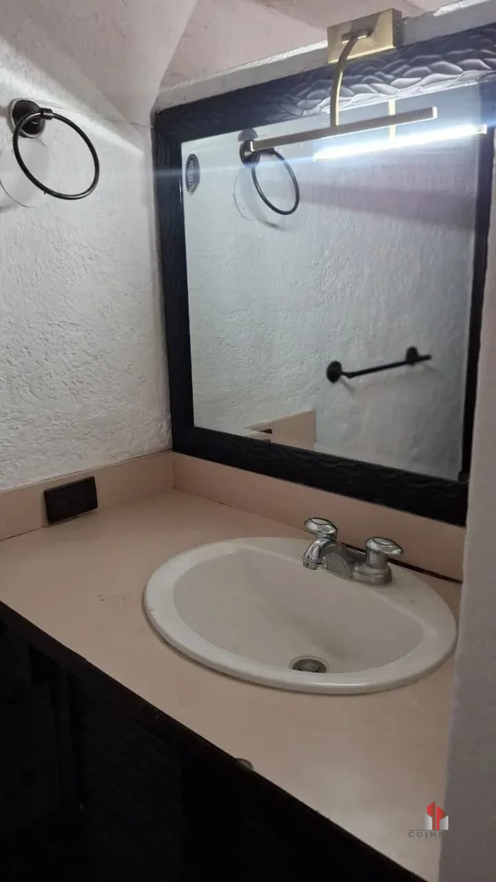 Apartamento semi-amueblado en Renta zona 10 — Apartamento en Alquiler en Las Cañas, Zona 10, Guatemala, Ciudad — foto 7 de 9