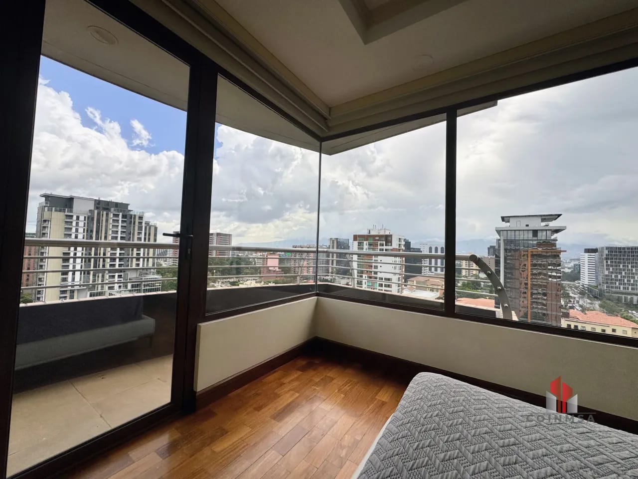 Apartamento amueblado en Renta zona 10 — Apartamento en Alquiler en Santa María, Zona 10, Guatemala, Ciudad — foto 7 de 13