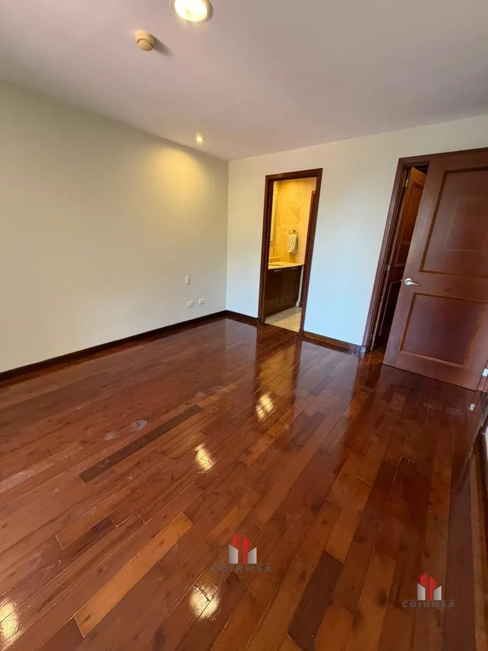 Apartamento en renta zona 10 / Tiffany II — Apartamento en Alquiler en Tiffany II, Zona 10, Guatemala, Ciudad — foto 10 de 17