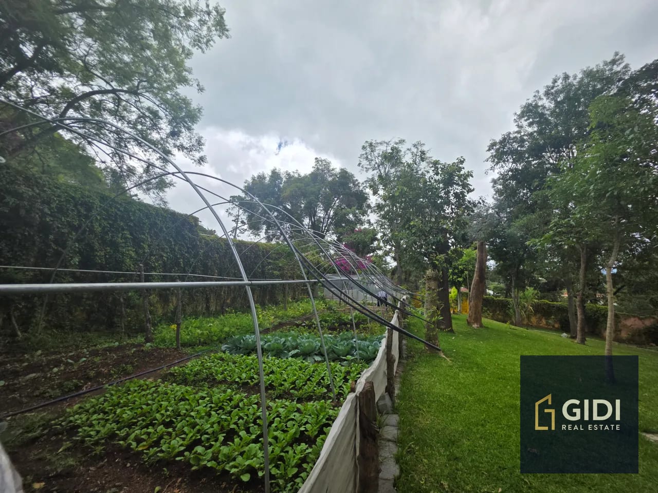Casa colonial Z.6 Mixco | 3 dorm + servicio + 7 parqueos — Casa en Venta en Club Campestre La Montaña, Zona 6 Mixco, Guatemala, Ciudad — foto 13 de 17