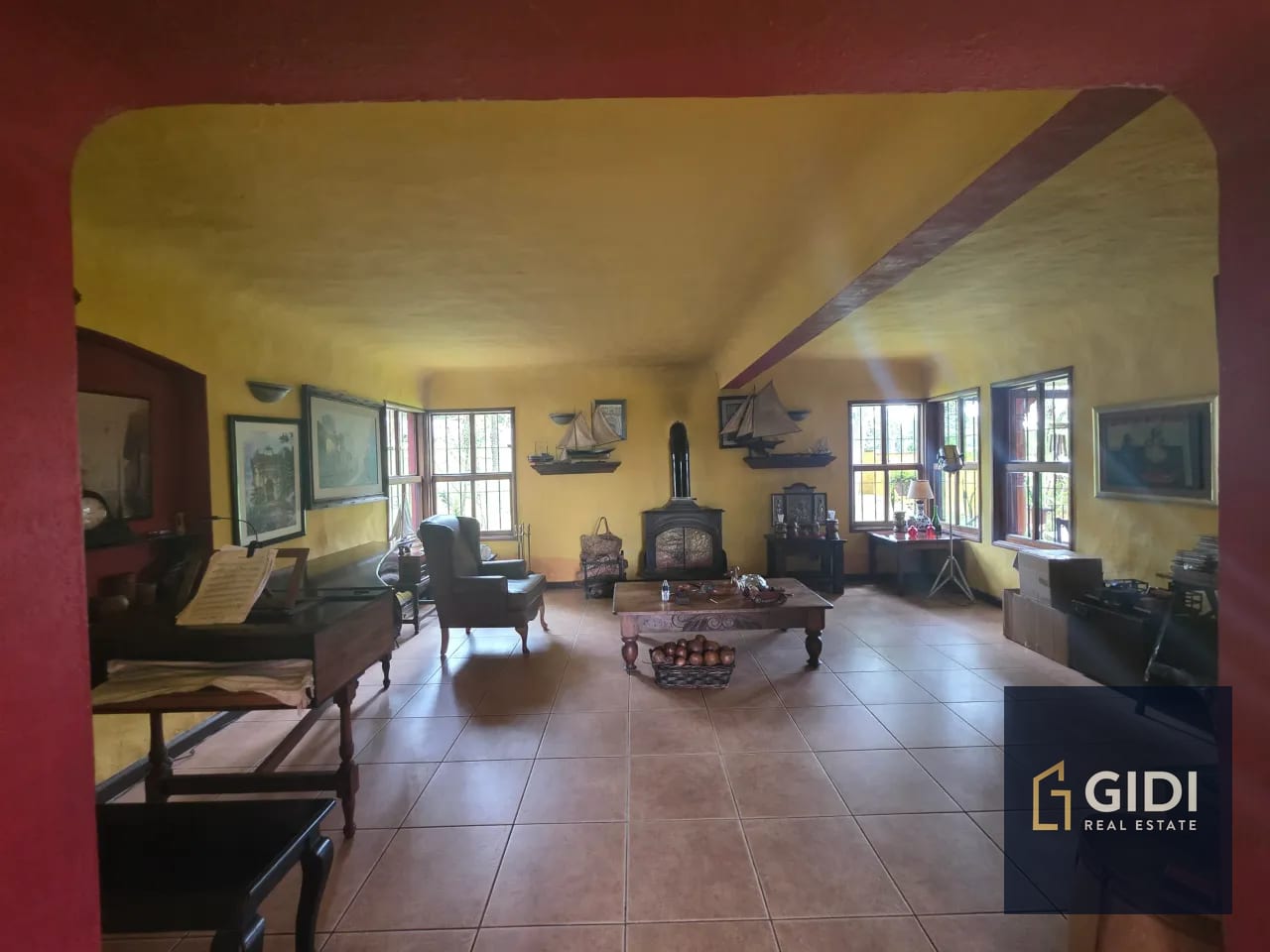 Casa colonial Z.6 Mixco | 3 dorm + servicio + 7 parqueos — Casa en Venta en Club Campestre La Montaña, Zona 6 Mixco, Guatemala, Ciudad — foto 4 de 17