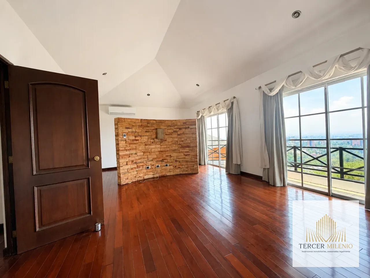 Casa de 385 m² en alquiler San Lázaro z15 — Casa en Alquiler en San Lázaro, Zona 15, Guatemala, Ciudad — foto 1 de 10