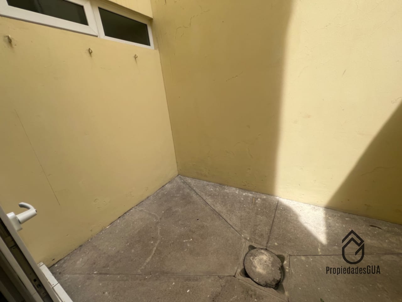 Apartamentos amplios y recién remodelados zona 13 (copia) — Apartamento en Alquiler en Zona 13, Guatemala, Ciudad — foto 5 de 11