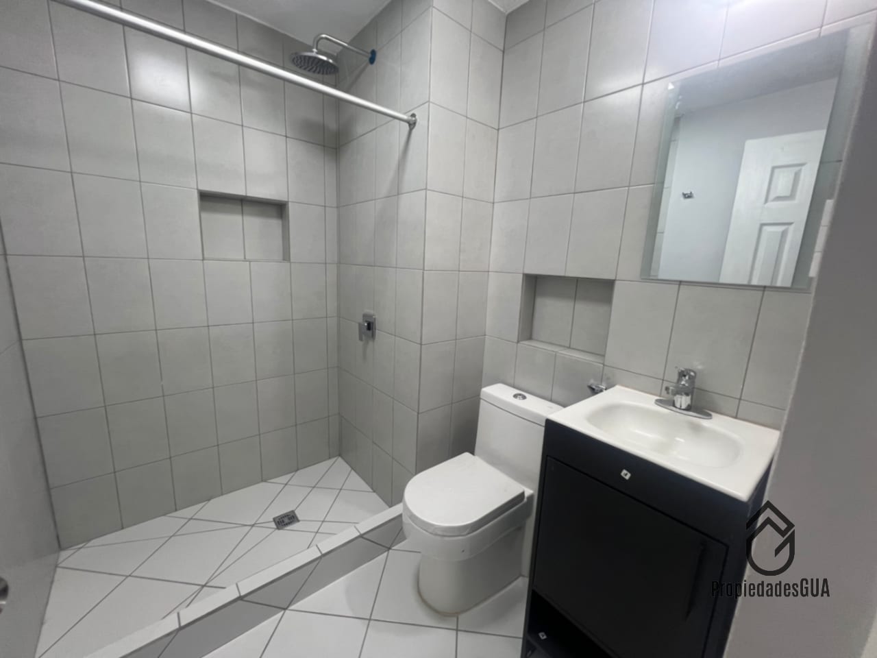 Apartamentos amplios y recién remodelados zona 13 (copia) — Apartamento en Alquiler en Zona 13, Guatemala, Ciudad — foto 7 de 11