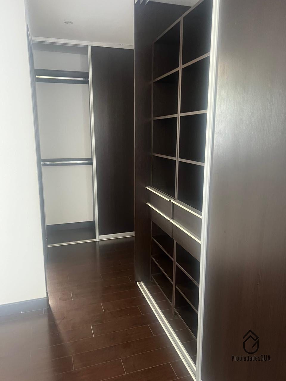 Apto amplio de 2 dormitorios + 1 de servicio — Apartamento en Alquiler en Zona 14, Guatemala, Ciudad — foto 3 de 9