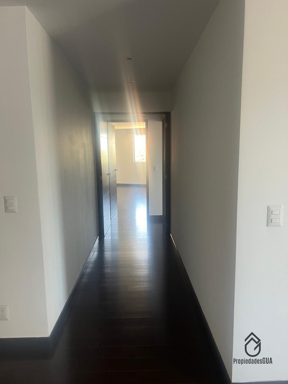 Apto amplio de 2 dormitorios + 1 de servicio — Apartamento en Alquiler en Zona 14, Guatemala, Ciudad — foto 4 de 9