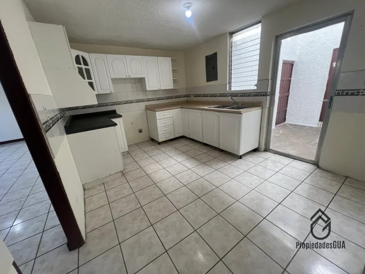 Cocina — 🏡 Casa en Venta – Providencia Uno, San José Pinula — Casa en Venta en San José Pinula, Guatemala, Ciudad — foto 4 de 7