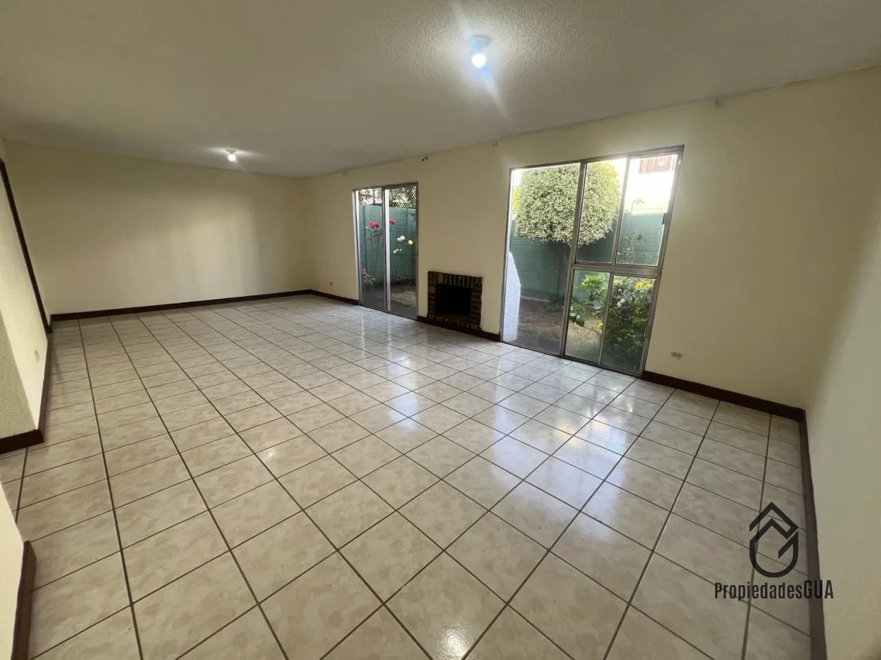 Área social — 🏡 Casa en Venta – Providencia Uno, San José Pinula — Casa en Venta en San José Pinula, Guatemala, Ciudad — foto 2 de 7