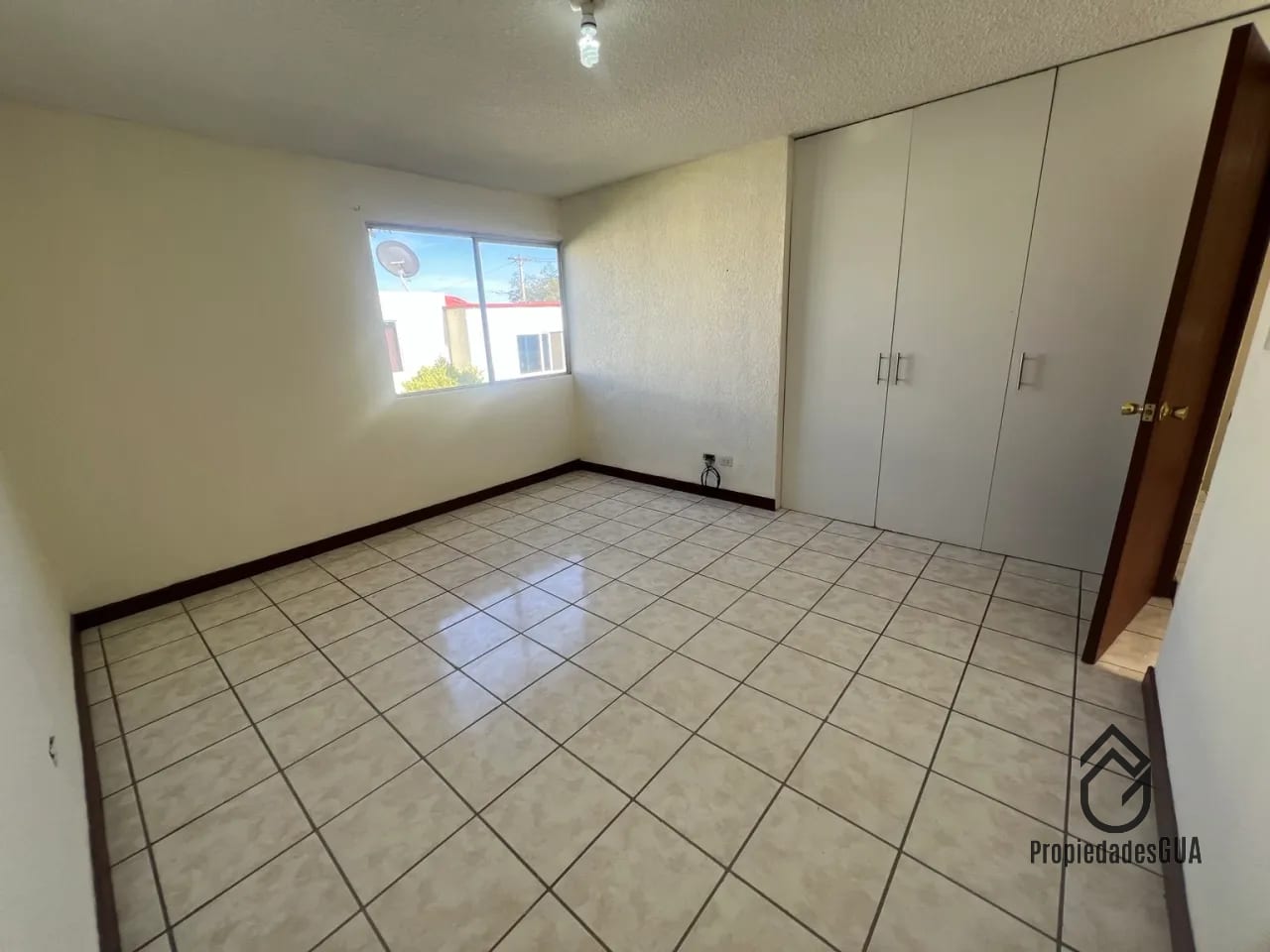 Dormitorio 2 — 🏡 Casa en Venta – Providencia Uno, San José Pinula — Casa en Venta en San José Pinula, Guatemala, Ciudad — foto 5 de 7