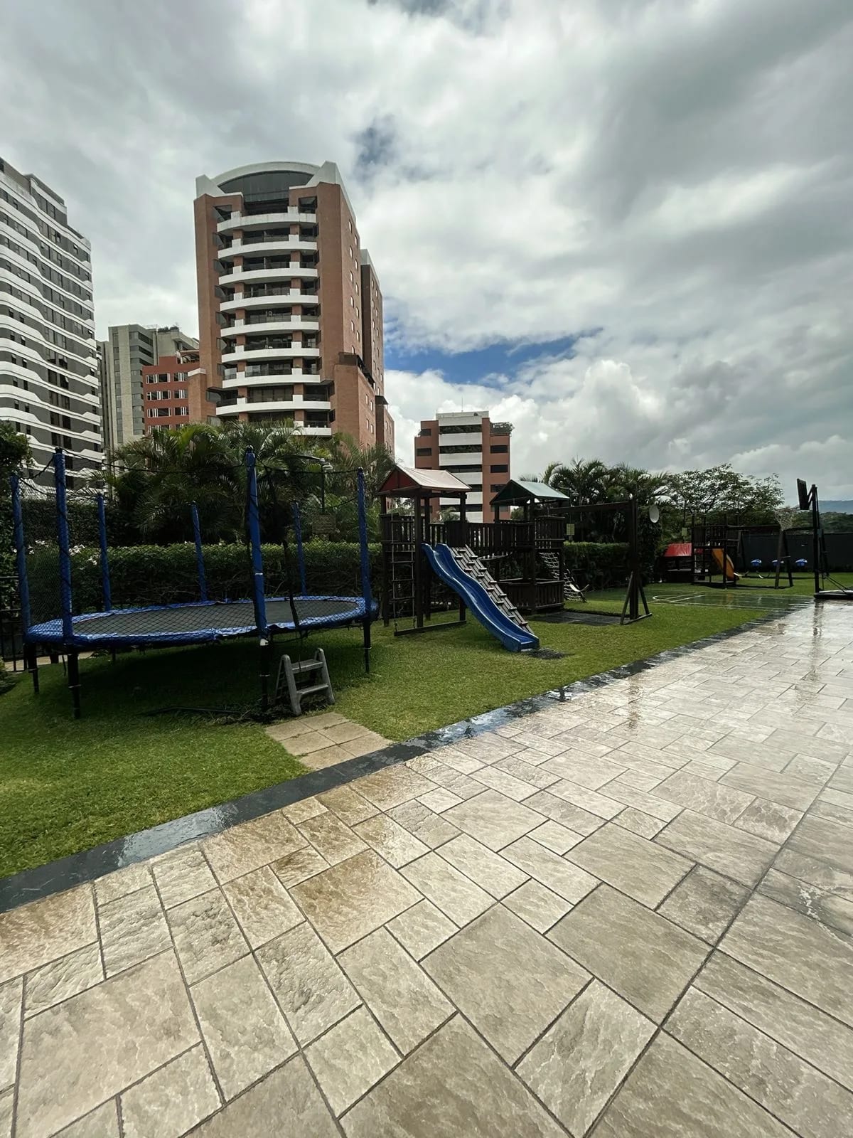 Apartamento en renta de 3 Dormitorios en zona 14 — Apartamento en Alquiler en Zona 14, Guatemala, Ciudad — foto 8 de 10