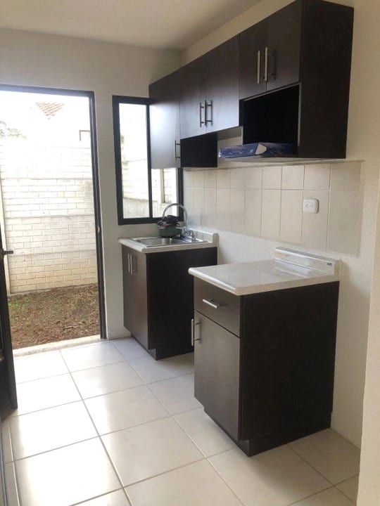 CASA DE 1 NIVEL EN CARRETERA A EL SALVADOR KM 30.8 CONDADO SANTA FE — Casa en Venta en km 26-30, Carretera a El Salvador, Guatemala, Ciudad — foto 3 de 10