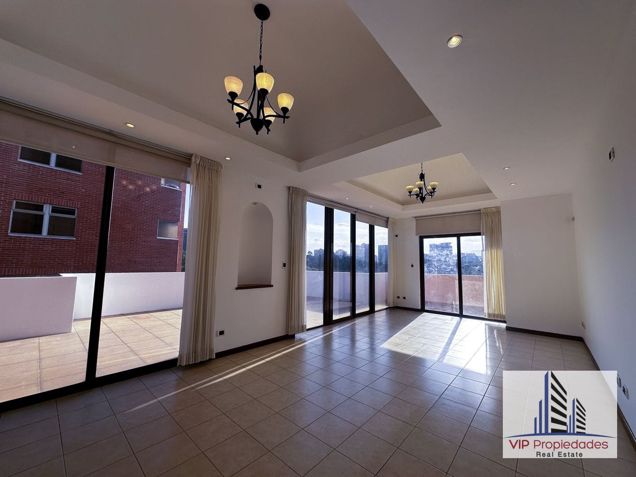 Zona 15, amplio apartamento en venta — Apartamento en Venta en El Robledal, Zona 15, Guatemala, Ciudad — foto 1 de 10