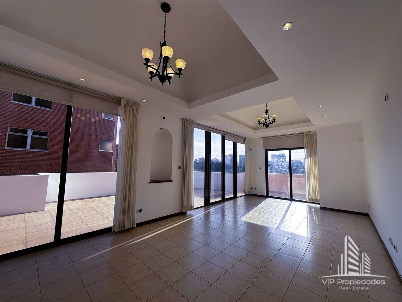 Zona 15, amplio apartamento en venta — Apartamento en Venta en El Robledal, Zona 15, Guatemala, Ciudad — foto 1 de 10