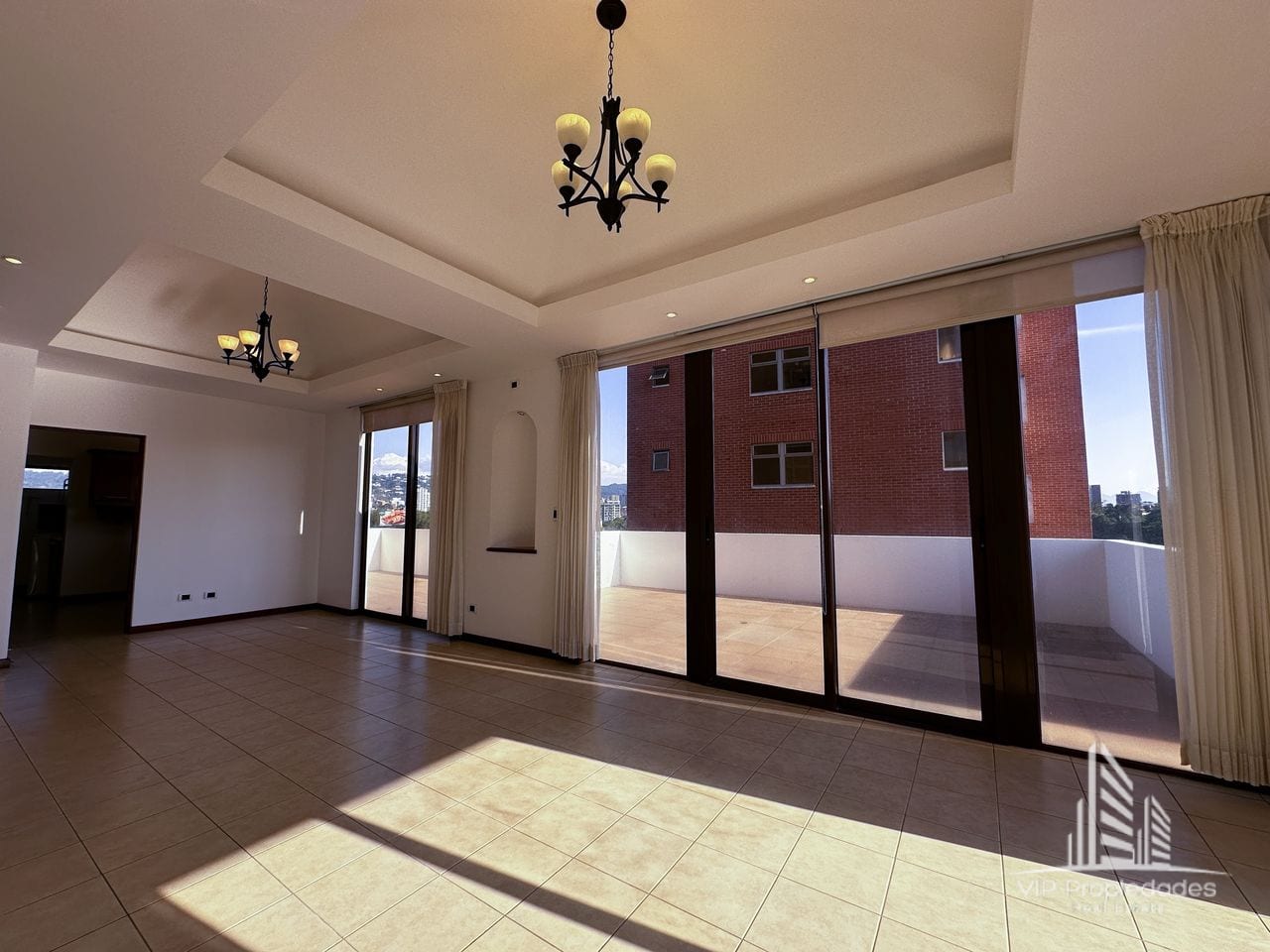 Apartamento en venta, El Robledal, Z.15 — Apartamento en Venta en El Robledal, Zona 15, Guatemala, Ciudad — foto 3 de 10