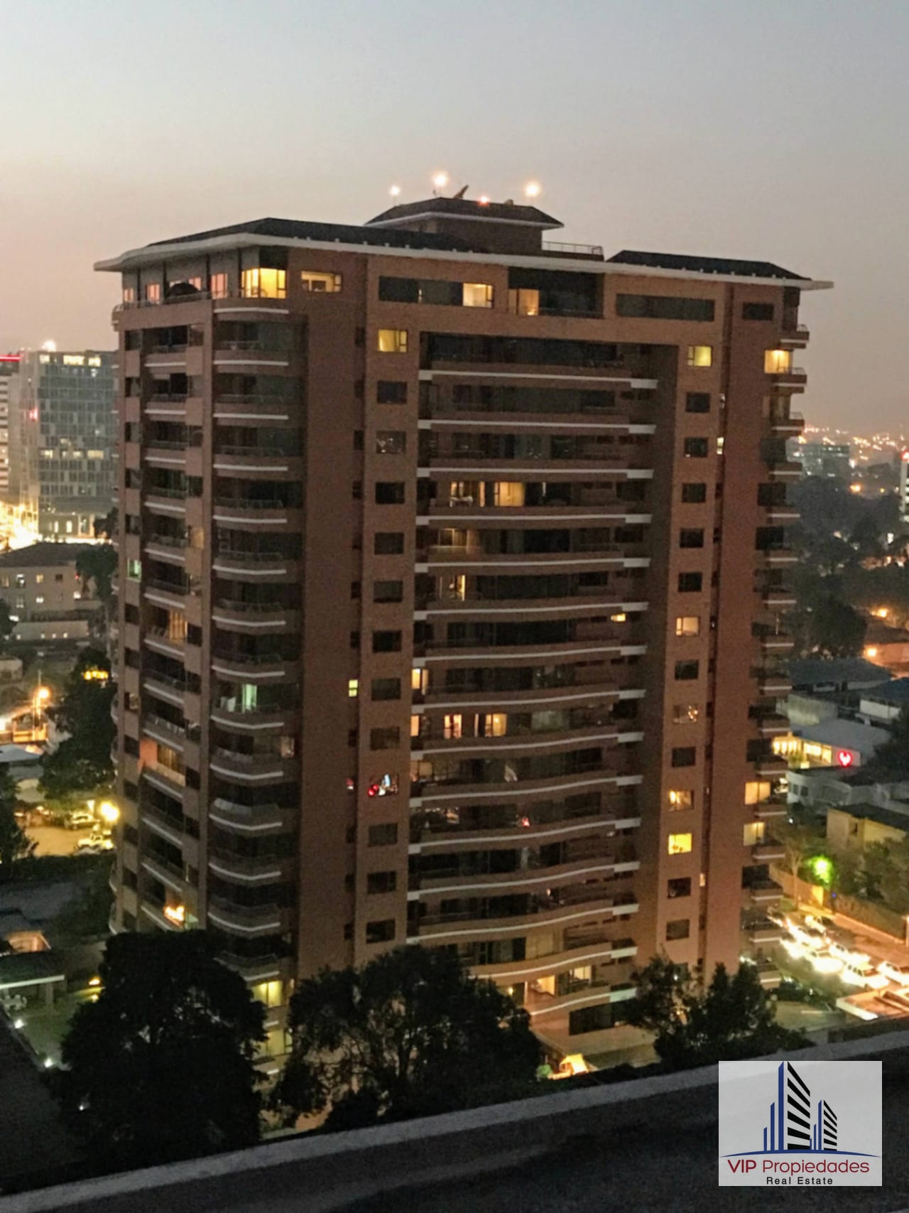 Santa Maria zona 10, apartamento amueblado en alquiler — Apartamento en Alquiler en Santa María, Zona 10, Guatemala, Ciudad — foto 1 de 9