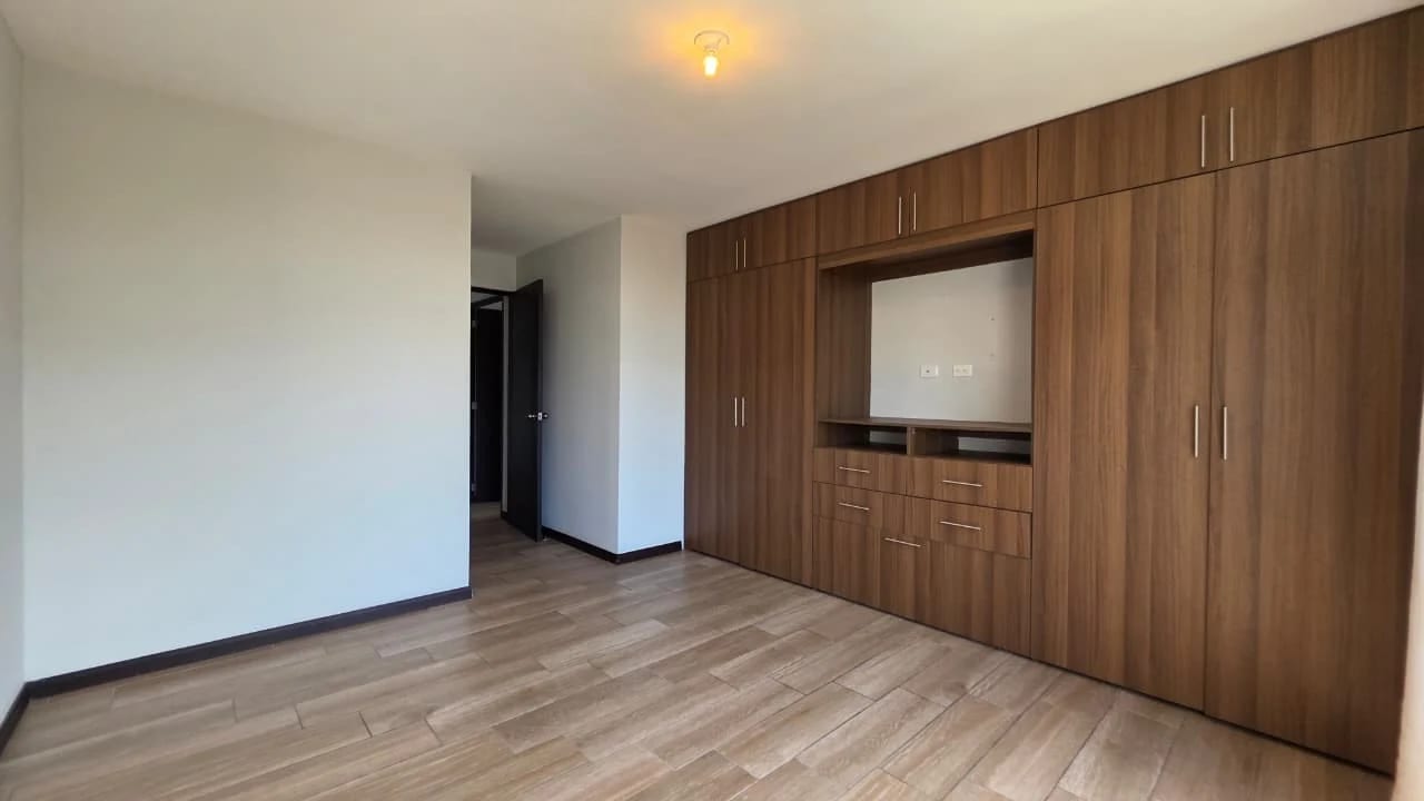 Apartamento en renta en Villas Granada Premium ll Santa Catarina Pin. — Apartamento en Alquiler en Villas Granada Premier 2, Santa Catarina Pinula, Guatemala, Ciudad — foto 11 de 17