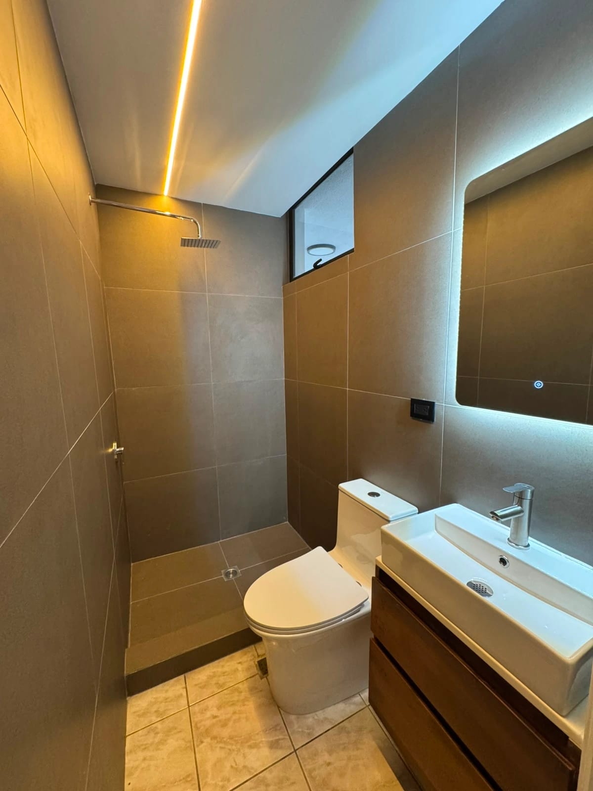 Casa remodelada en venta en el Km.16.5 de Carretera al Salvador — Casa en Venta en San Antonio, Carretera a El Salvador, Guatemala, Ciudad — foto 6 de 17