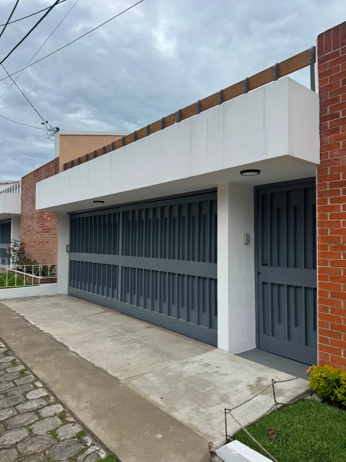 Casa remodelada en venta en el Km.16.5 de Carretera al Salvador — Casa en Venta en San Antonio, Carretera a El Salvador, Guatemala, Ciudad — foto 1 de 17