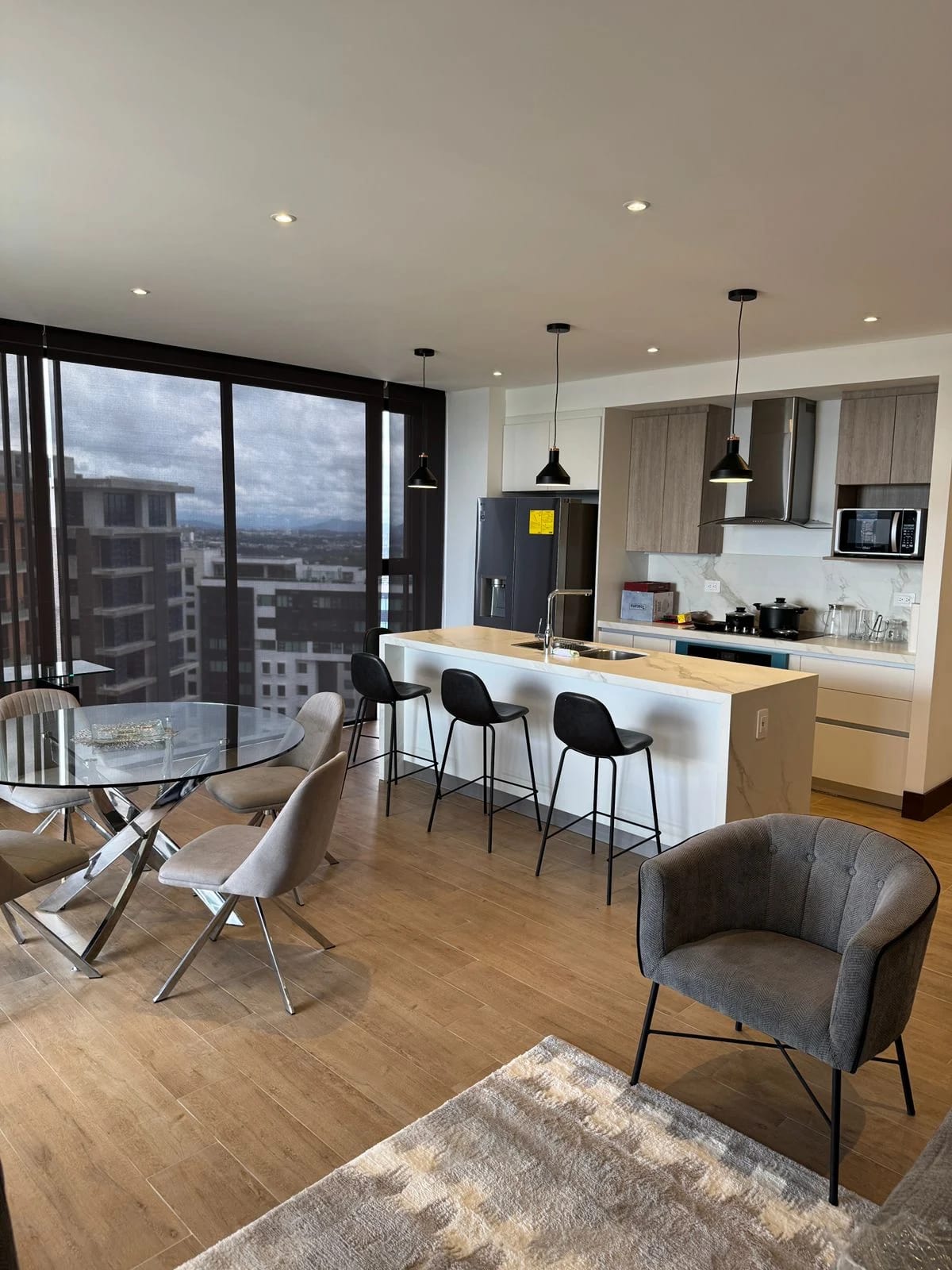 Apartamento de lujo en zona 15 — Apartamento en Alquiler en Zona 15, Guatemala, Ciudad — foto 5 de 14
