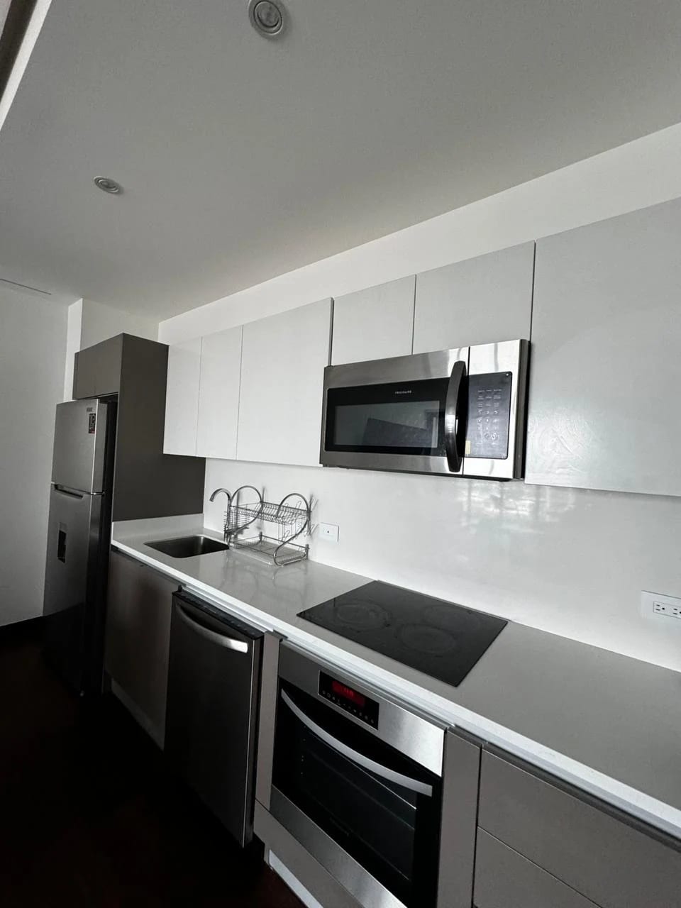 apartamento de Lujo amueblado en zona 10 — Apartamento en Alquiler en Zona 10, Guatemala, Ciudad — foto 4 de 10