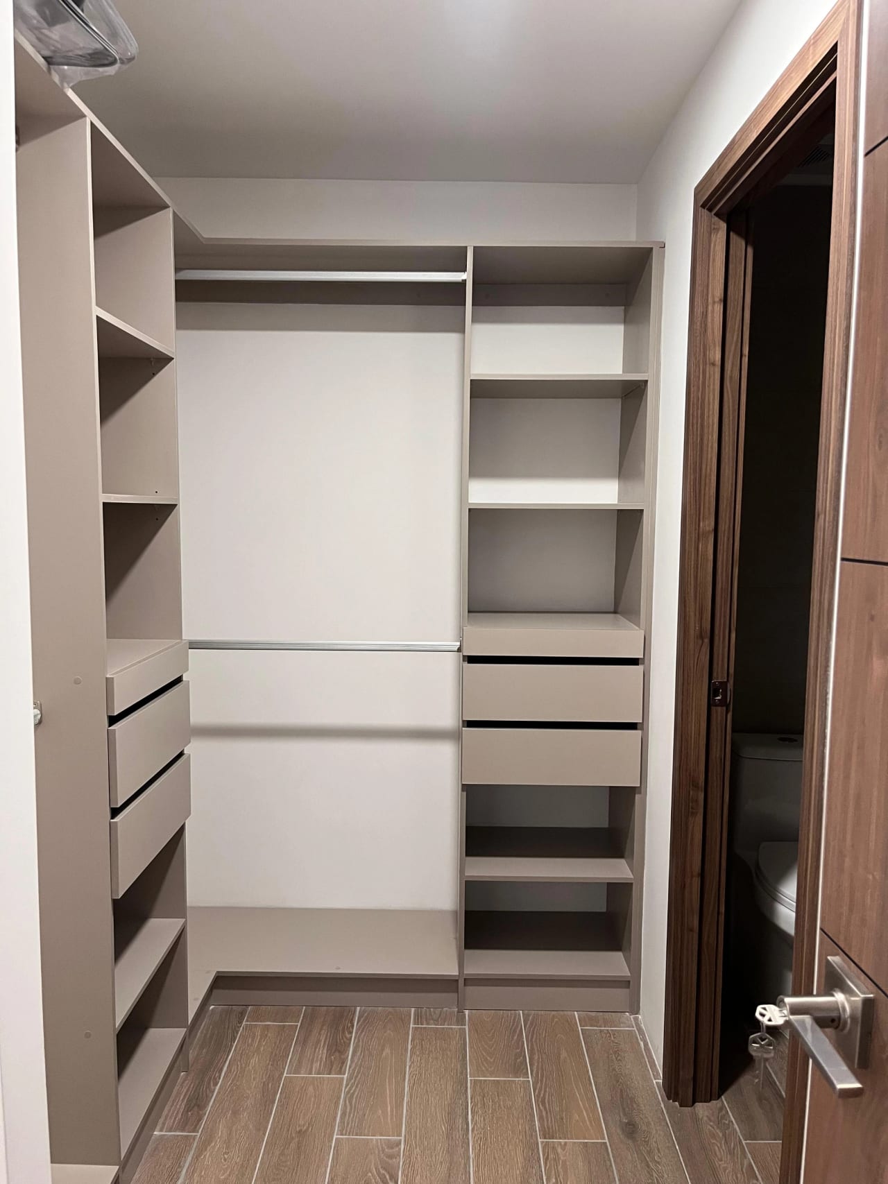 Apartamento de lujo amueblado en zona 14 — Apartamento en Alquiler en Zona 14, Guatemala, Ciudad — foto 11 de 13