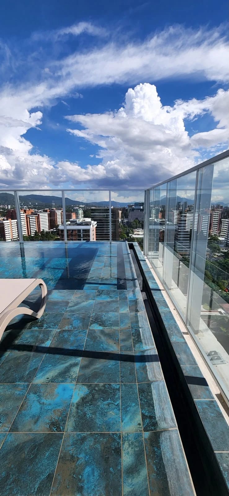 Apartamento de Lujo en zona 10 — Apartamento en Alquiler en Zona 10, Guatemala, Ciudad — foto 7 de 10