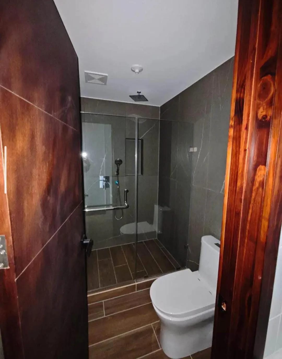 Apartamento en zona exclusiva en zona 14 — Apartamento en Alquiler en Zona 14, Guatemala, Ciudad — foto 8 de 10