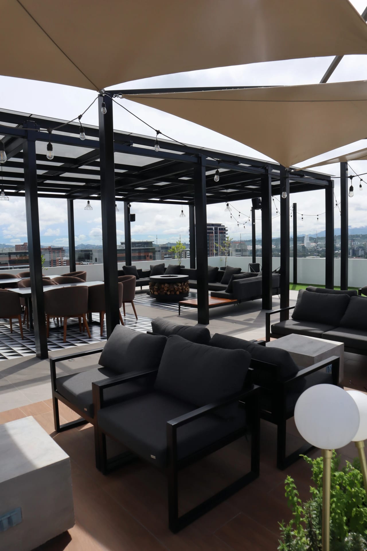Apartamento Moderno en zona 10 — Apartamento en Alquiler en Zona 10, Guatemala, Ciudad — foto 1 de 15