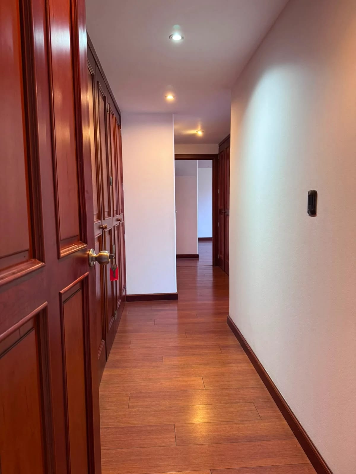 Apartamento de Lujo en zona 14 — Apartamento en Alquiler en Zona 14, Guatemala, Ciudad — foto 9 de 17