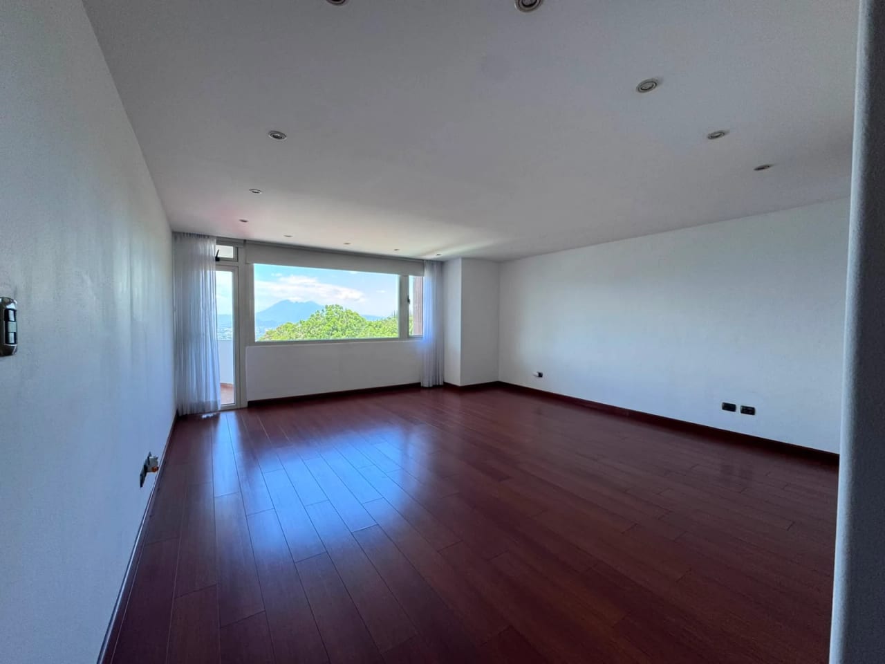 Apartamento de Lujo en zona 14 — Apartamento en Alquiler en Zona 14, Guatemala, Ciudad — foto 14 de 17
