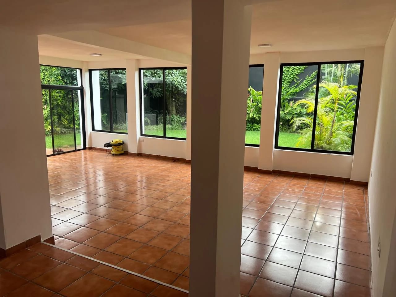 Casa de lujo en zona 14 — Casa en Alquiler en Zona 14, Guatemala, Ciudad — foto 4 de 15