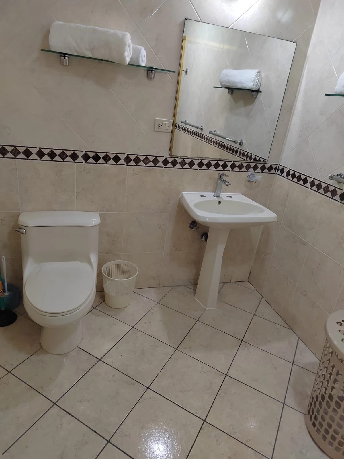 Apartamento amueblado en zona 10 — Apartamento en Alquiler en Zona 10, Guatemala, Ciudad — foto 3 de 8