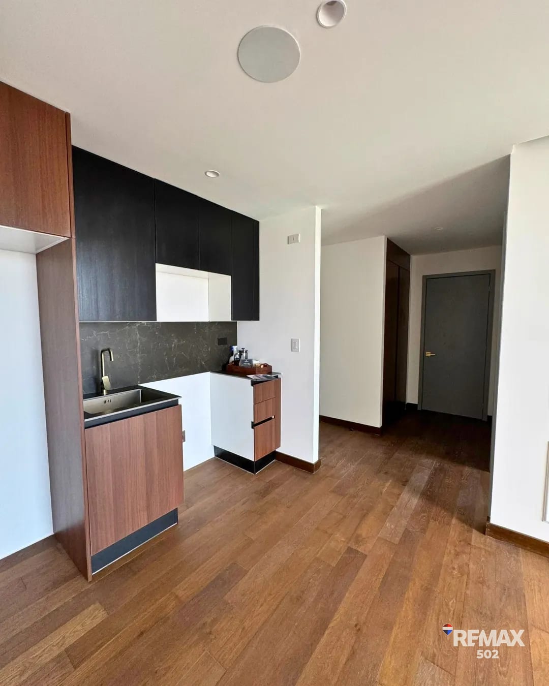 Espectacular Apartamento en Zona 10 — Apartamento en Alquiler en Atarah, Zona 10, Guatemala, Ciudad — foto 3 de 8