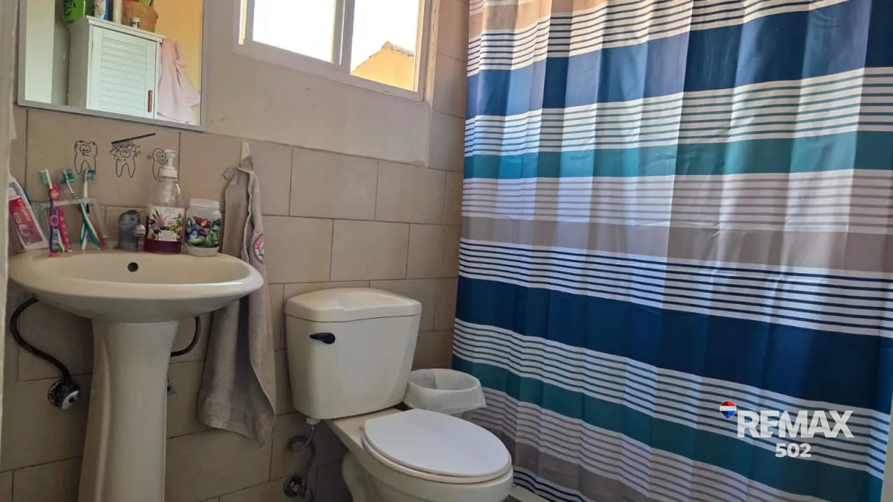 Casa en venta dentro de Condominio Jardines de Verona, Ciudad Santa Clara, Villa Nueva — Casa en Venta en Villa Nueva, Guatemala, Ciudad — foto 8 de 11