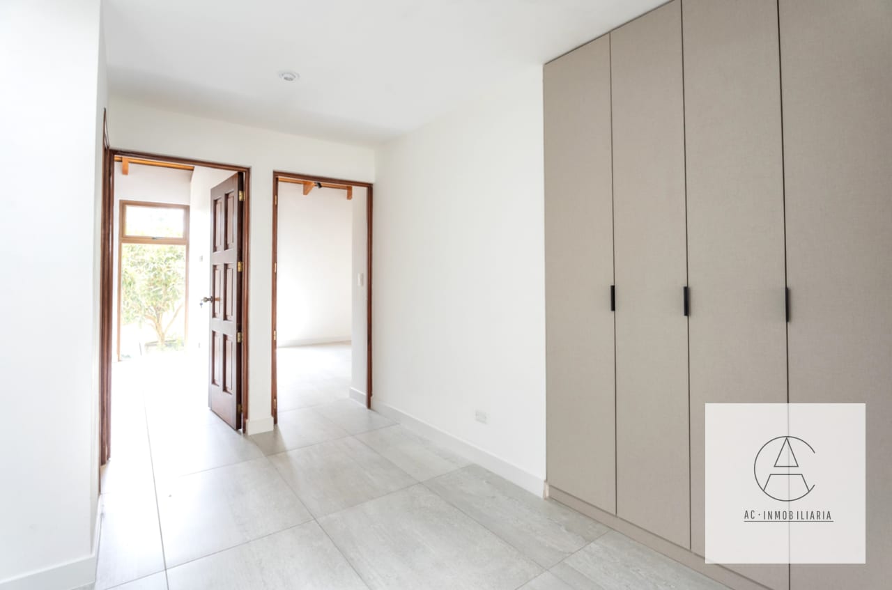 Casa en venta completamente remodelada. Condominio Los Cipreses — Casa en Venta en Zona 10, Guatemala, Ciudad — foto 11 de 17