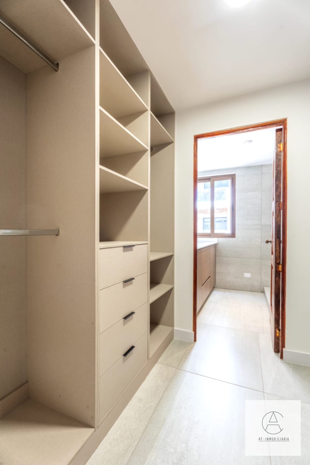 Casa en venta completamente remodelada. Condominio Los Cipreses — Casa en Venta en Zona 10, Guatemala, Ciudad — foto 12 de 17