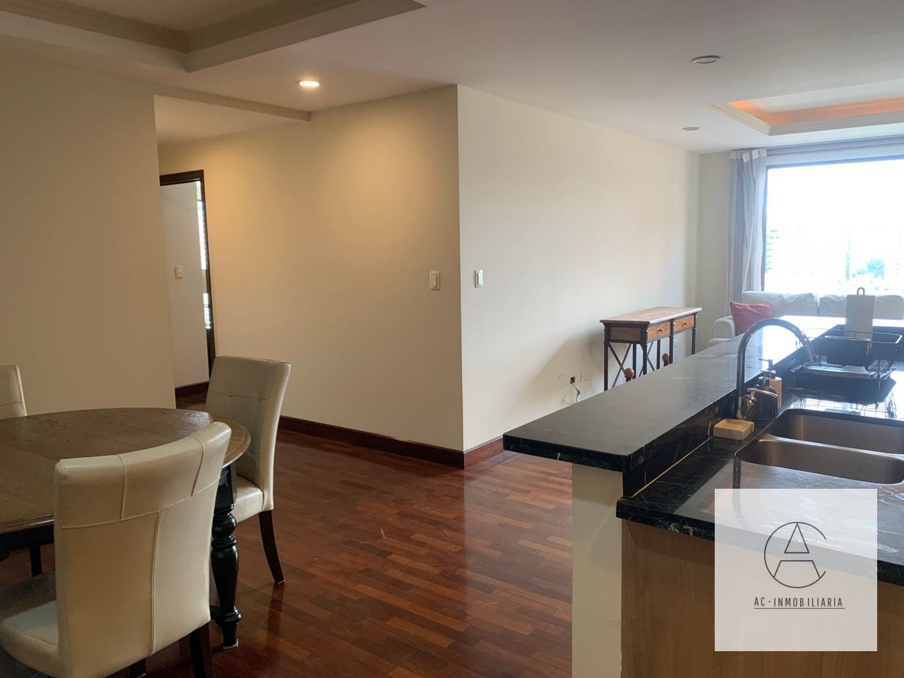 Apto. Amueblado en Renta. Edificio Santa Maria, zona 10 — Apartamento en Alquiler en Santa María, Zona 10, Guatemala, Ciudad — foto 4 de 14