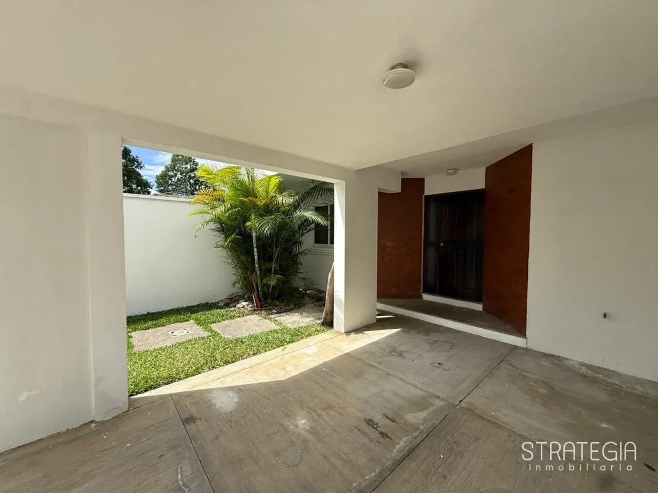 Nuevo Precio: Amplia Casa en Jardines de San Isidro Zona 16 — Casa en Venta en Jardines de San Isidro, Zona 16, Guatemala, Ciudad — foto 6 de 9