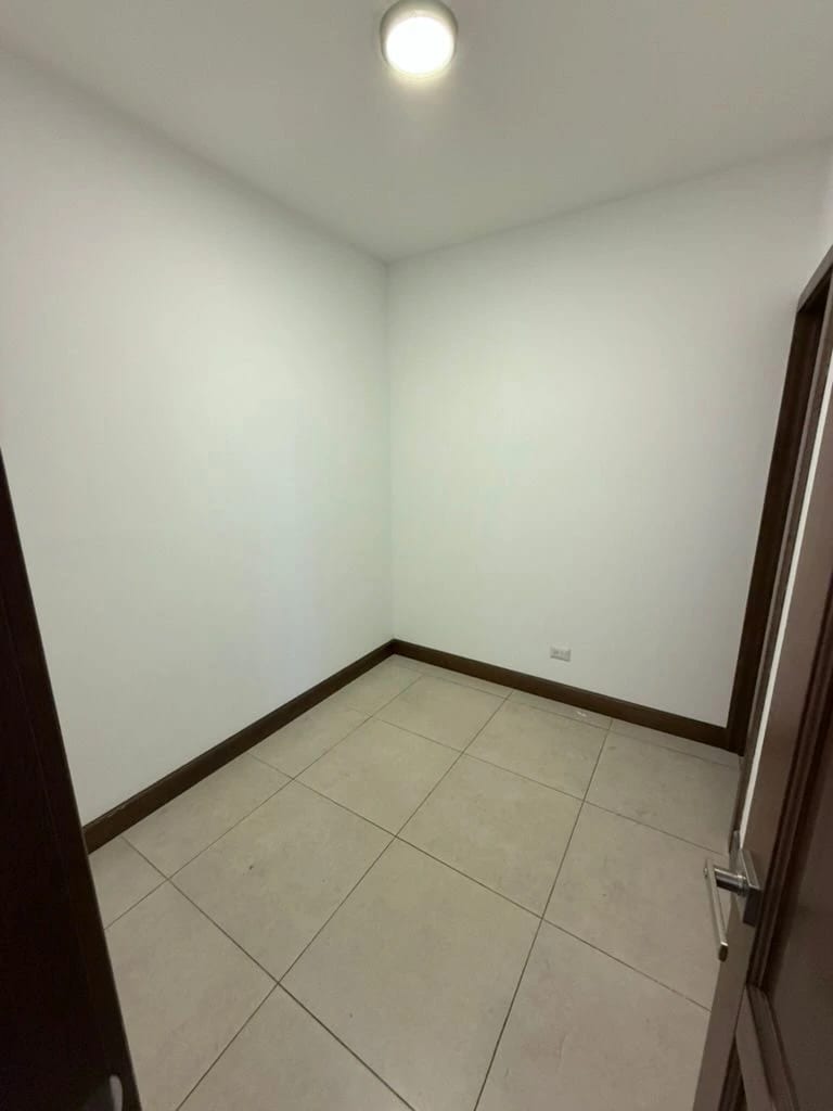 Alquilo Apartamento en Oakland Zona 10 — Apartamento en Alquiler en Zona 10, Guatemala, Ciudad — foto 14 de 17