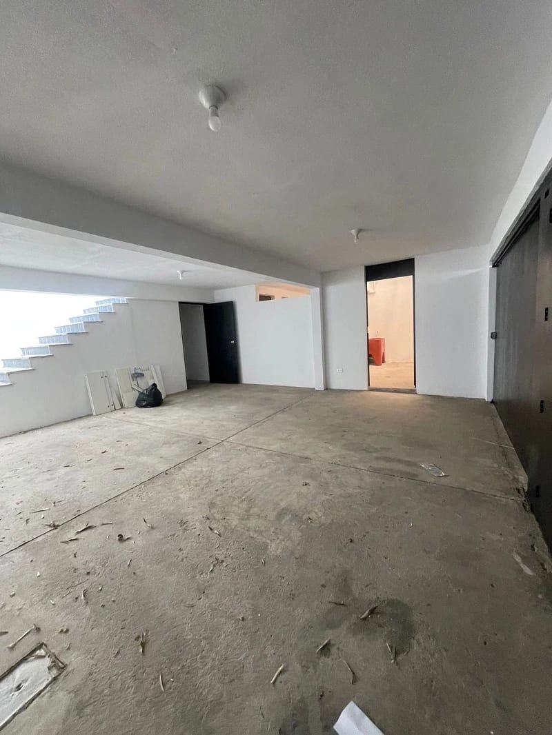 Venta de casa en Pinares de San Cristobal remodelada, ambientes amplios e iluminados — Casa en Venta en Pinares de San Cristobal, Zona 8 Mixco, Guatemala, Ciudad — foto 4 de 16
