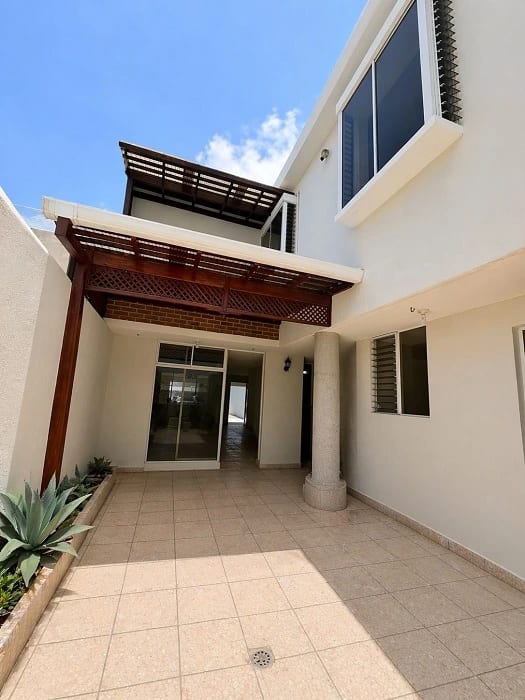 Venta de casa en Zona 02 El Zapote dentro de condominio con 4 dormitorios. — Casa en Venta en El Zapote, Zona 2, Guatemala, Ciudad — foto 1 de 15