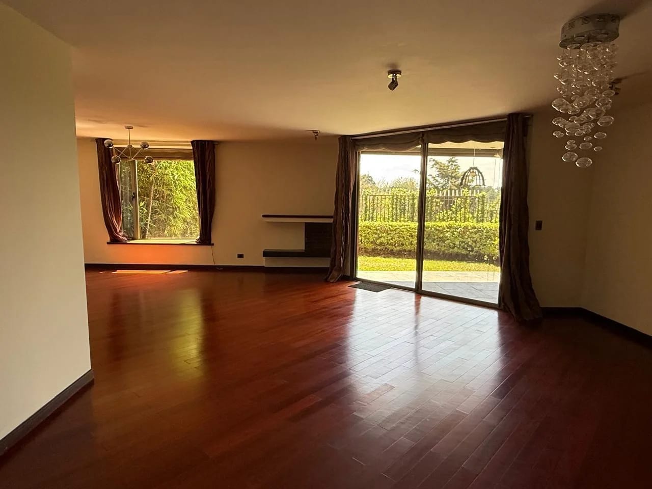Alquiler de casa en zona 10 El prado 320 Mt2. de construcción — Casa en Venta en El Prado, Zona 10, Guatemala, Ciudad — foto 2 de 15