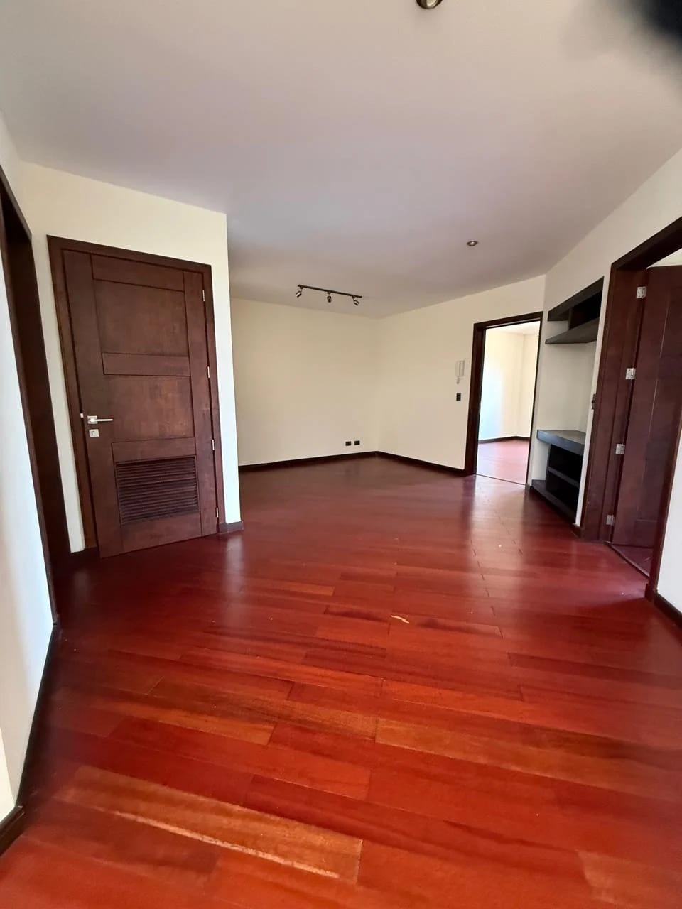 Alquiler de casa en zona 10 El prado 320 Mt2. de construcción — Casa en Venta en El Prado, Zona 10, Guatemala, Ciudad — foto 7 de 15