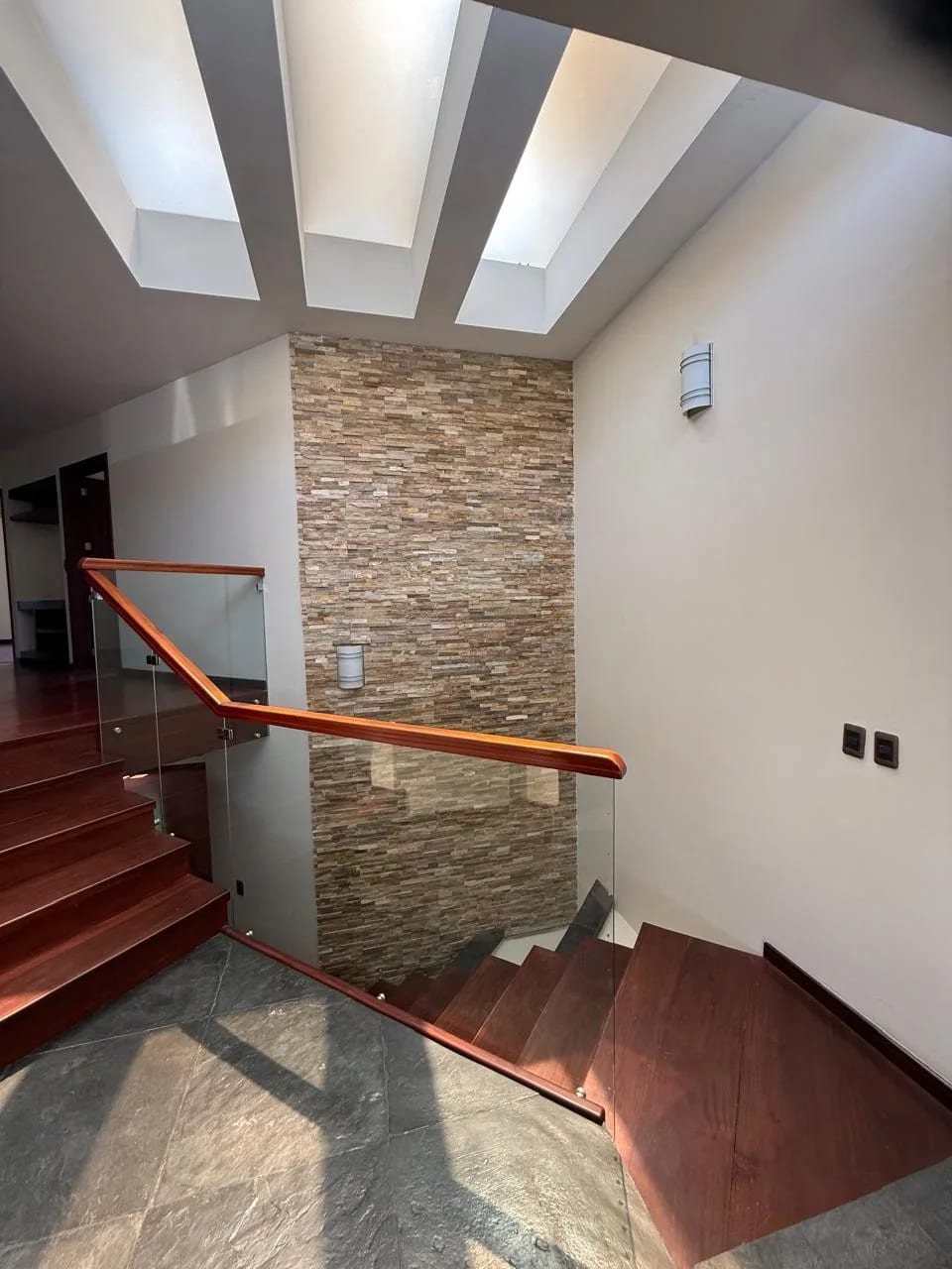 Alquiler de casa en zona 10 El prado 320 Mt2. de construcción — Casa en Venta en El Prado, Zona 10, Guatemala, Ciudad — foto 6 de 15