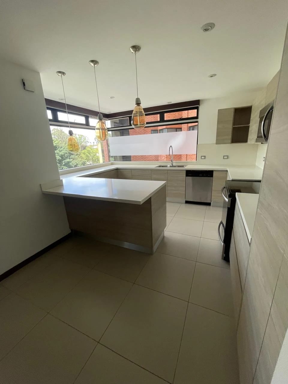 Venta de apartamento en Zona 14 Villa Fontana amplio y exclusivo con 400 Mt2. — Apartamento en Venta en Villa Fontana, Zona 14, Guatemala, Ciudad — foto 3 de 11