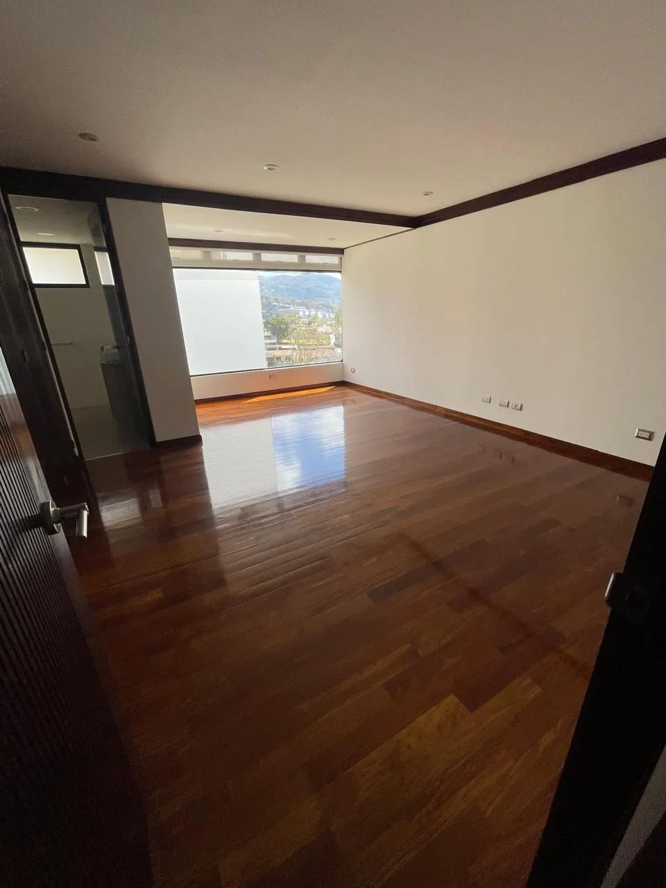 Venta de apartamento en Zona 14 Villa Fontana amplio y exclusivo con 400 Mt2. — Apartamento en Venta en Villa Fontana, Zona 14, Guatemala, Ciudad — foto 9 de 11