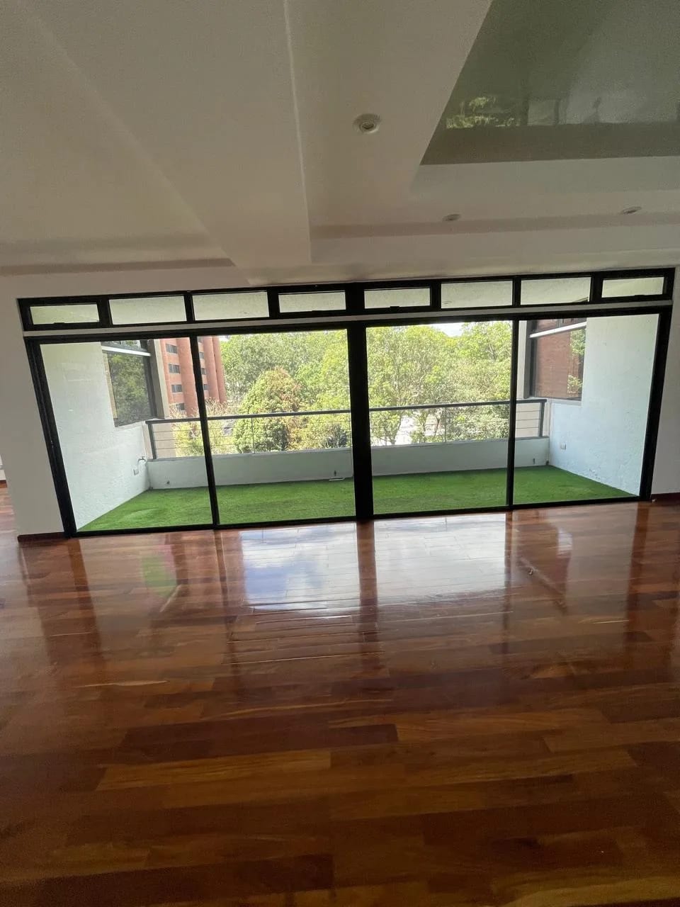 Alquiler de apartamento en Zona 14 Villa Fontana amplio y exclusivo con 400 Mt2. — Apartamento en Alquiler en Villa Fontana, Zona 14, Guatemala, Ciudad — foto 1 de 11