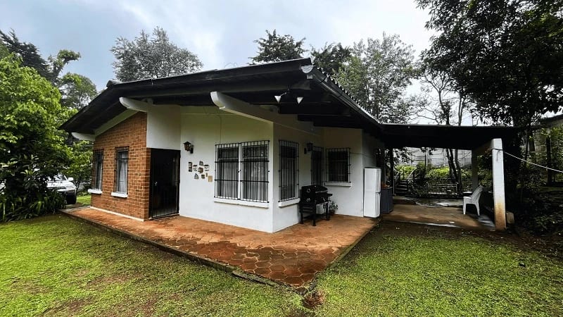 Venta de casa ubicada en San Lucas Sacatepéquez 1 nivel y 1,150 Vr2. de terreno. — Casa en Venta en San Lucas Sacatepéquez, Sacatepéquez — foto 1 de 12