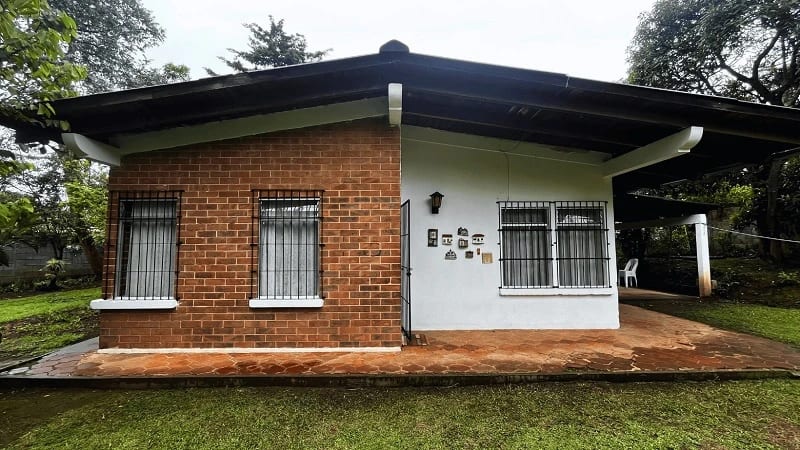 Venta de casa ubicada en San Lucas Sacatepéquez 1 nivel y 1,150 Vr2. de terreno. — Casa en Venta en San Lucas Sacatepéquez, Sacatepéquez — foto 2 de 12