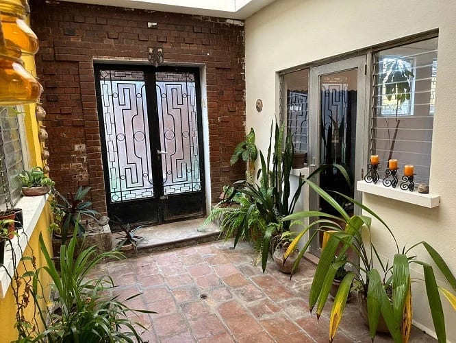Alquiler de casa en Zona 3 Colonia Bran Ideal para vivienda u oficinas con bodega dentro de garita — Casa en Alquiler en Zona 3, Guatemala, Ciudad — foto 2 de 15